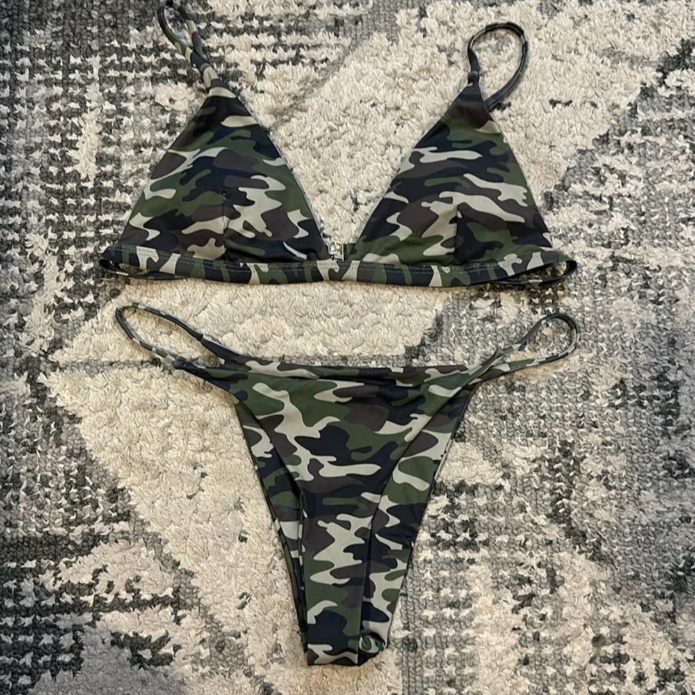 Two piece baiting suit 💚